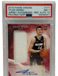 2019 Panini Origins Tyler Herro Carte Recrue Autographe Maillot - Rouge /99 #177 PSA 7 PRESQUE COMME NEUF et AUTO 10