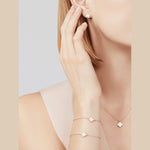 Van Cleef & Arpels Sweet Alhambra earstuds 18K yellow gold, Mother-of-pearl - Image 2